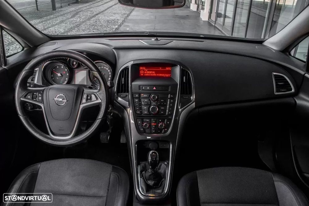 Opel Astra Sports Tourer - 30