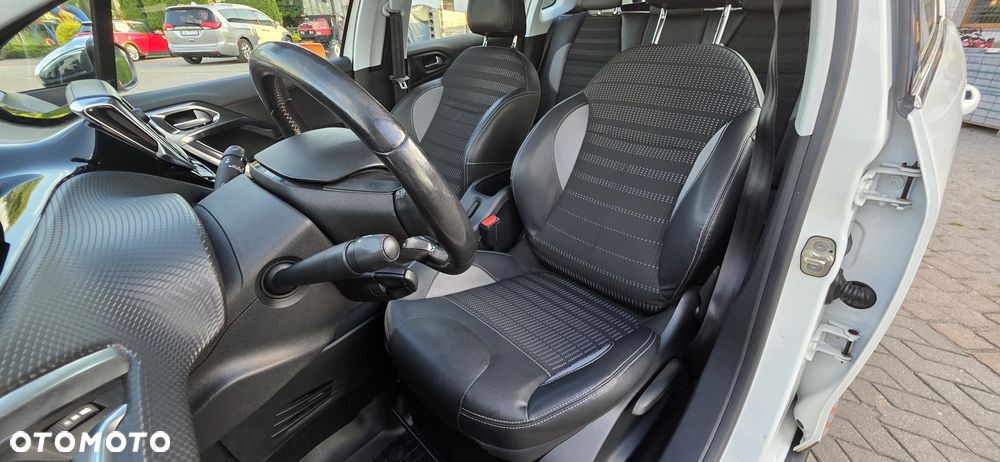 Peugeot 2008 1.2 VTi Allure - 11