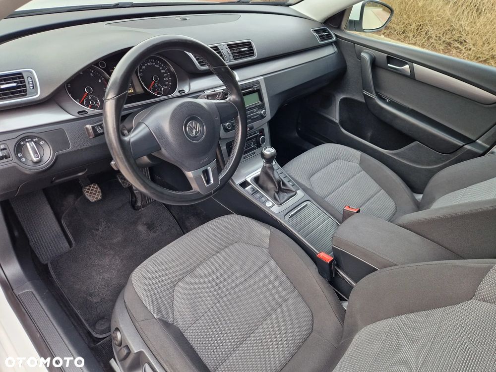 Volkswagen Passat - 26