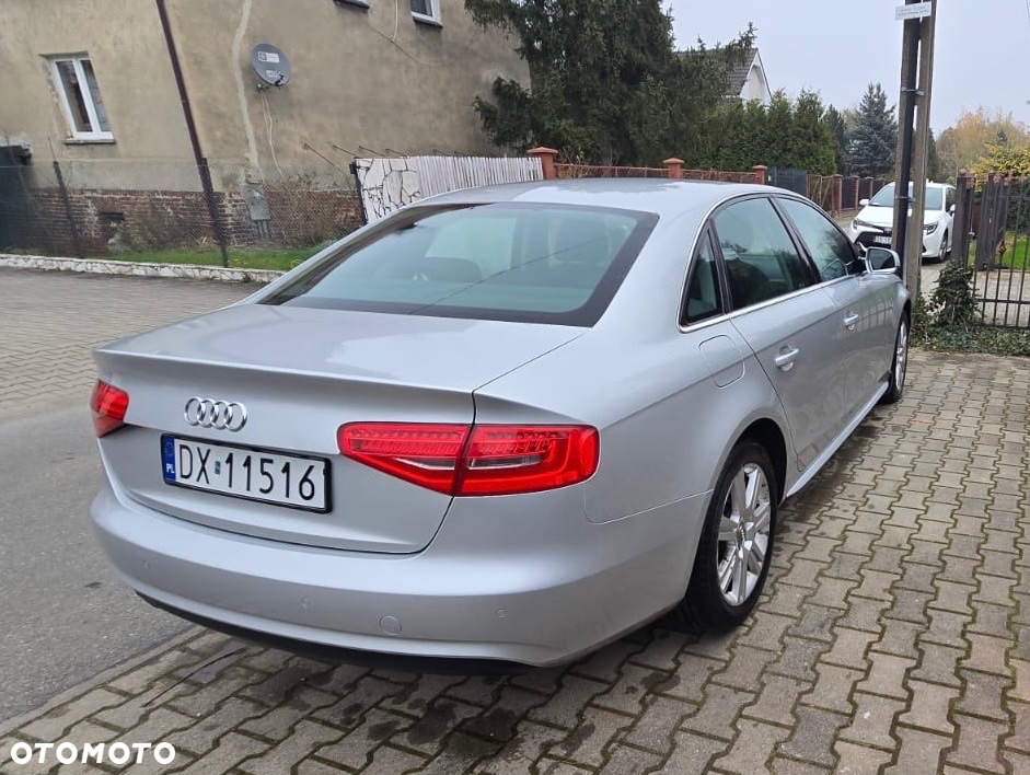 Audi A4 2.0 TDI DPF multitronic Attraction - 4