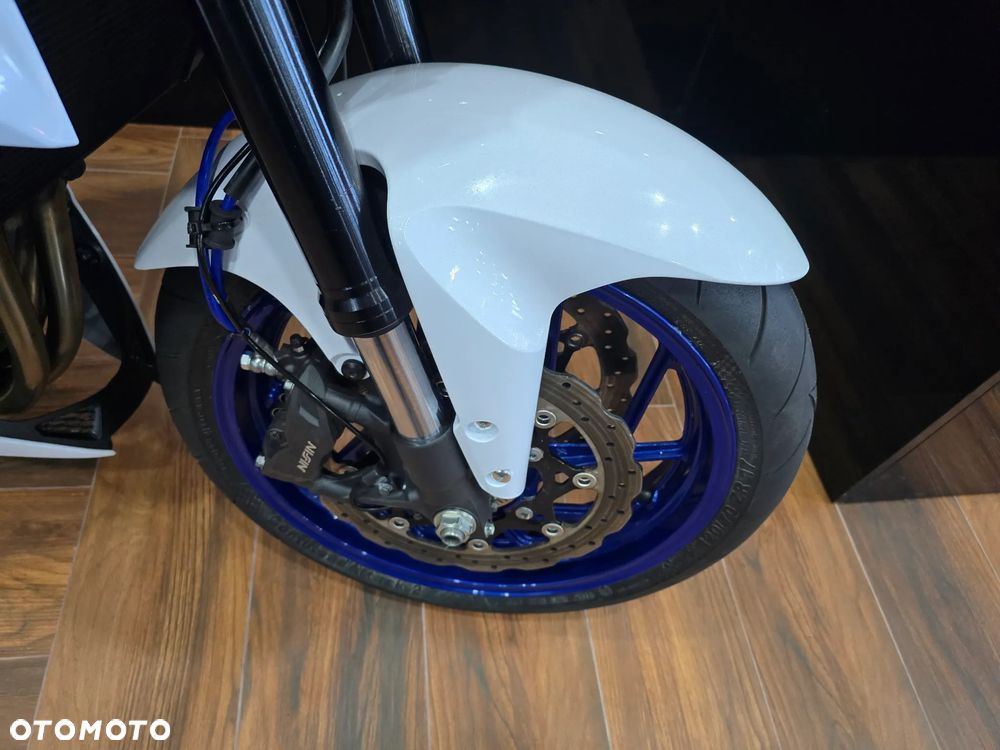 Suzuki GSX - 16