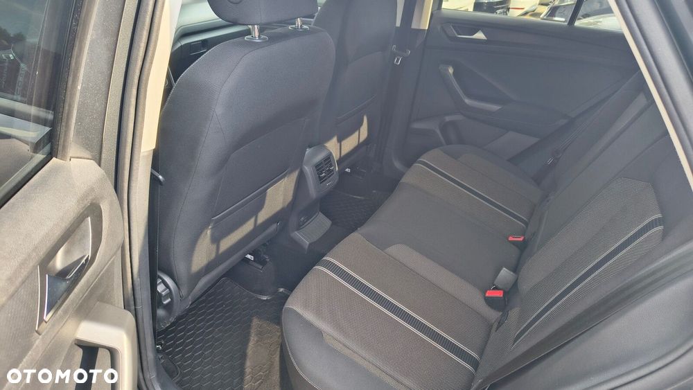 Volkswagen T-Roc - 11