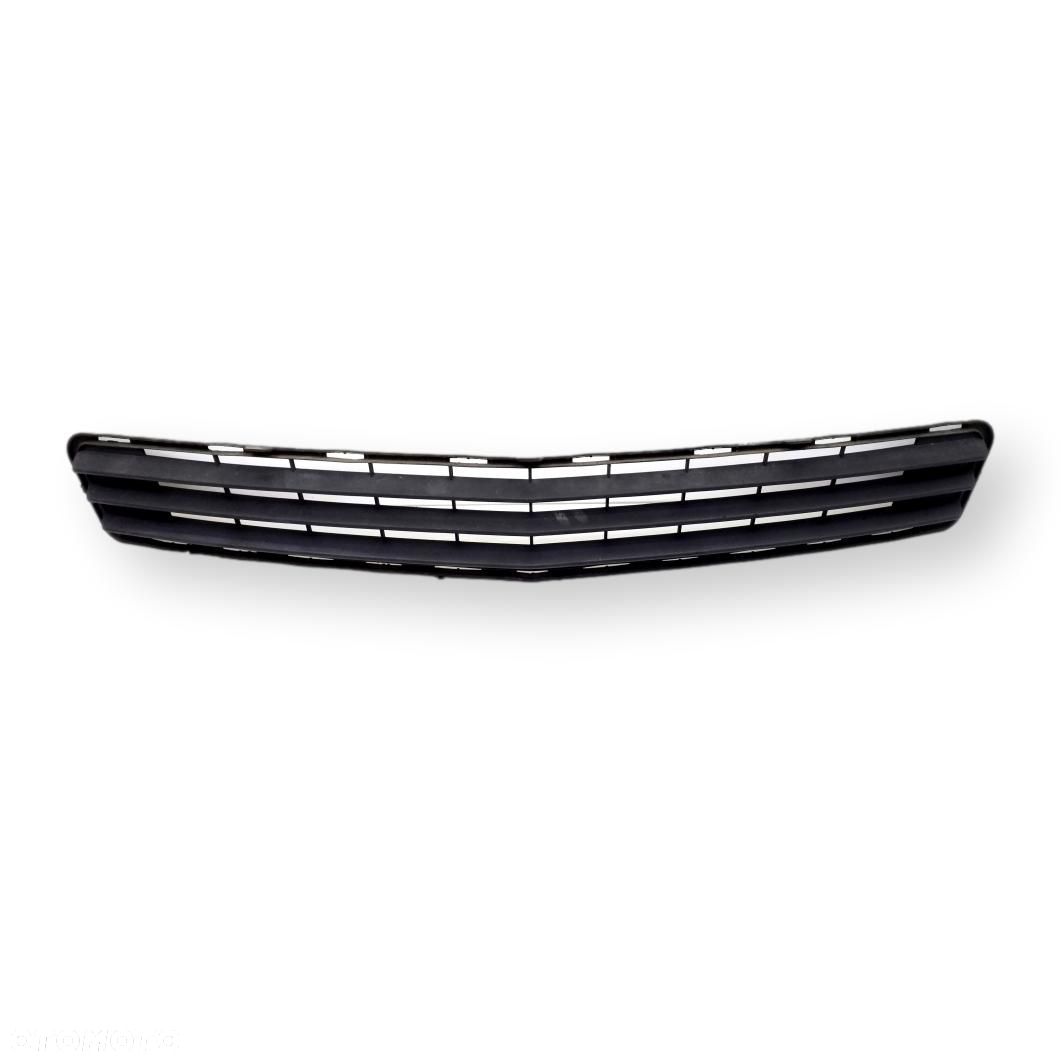 MERCEDES C-KLASA W204 Kratka zderzaka centralna przod - 1