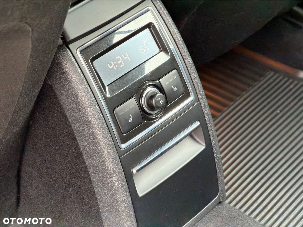 Skoda Superb 2.0 TDI Elegance DSG - 24