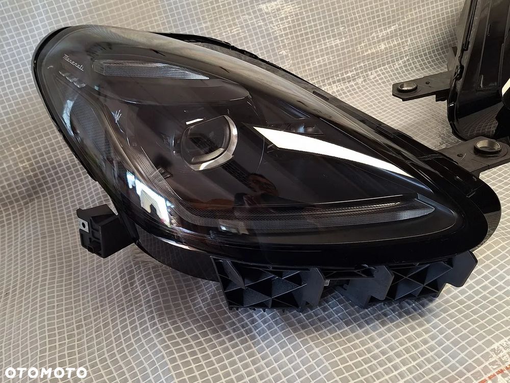 lampa przod maserati grecale m182 full led ciemna doswietlenie orginal NOWA - 4