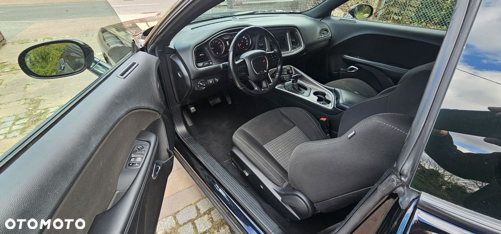 Dodge Challenger - 8