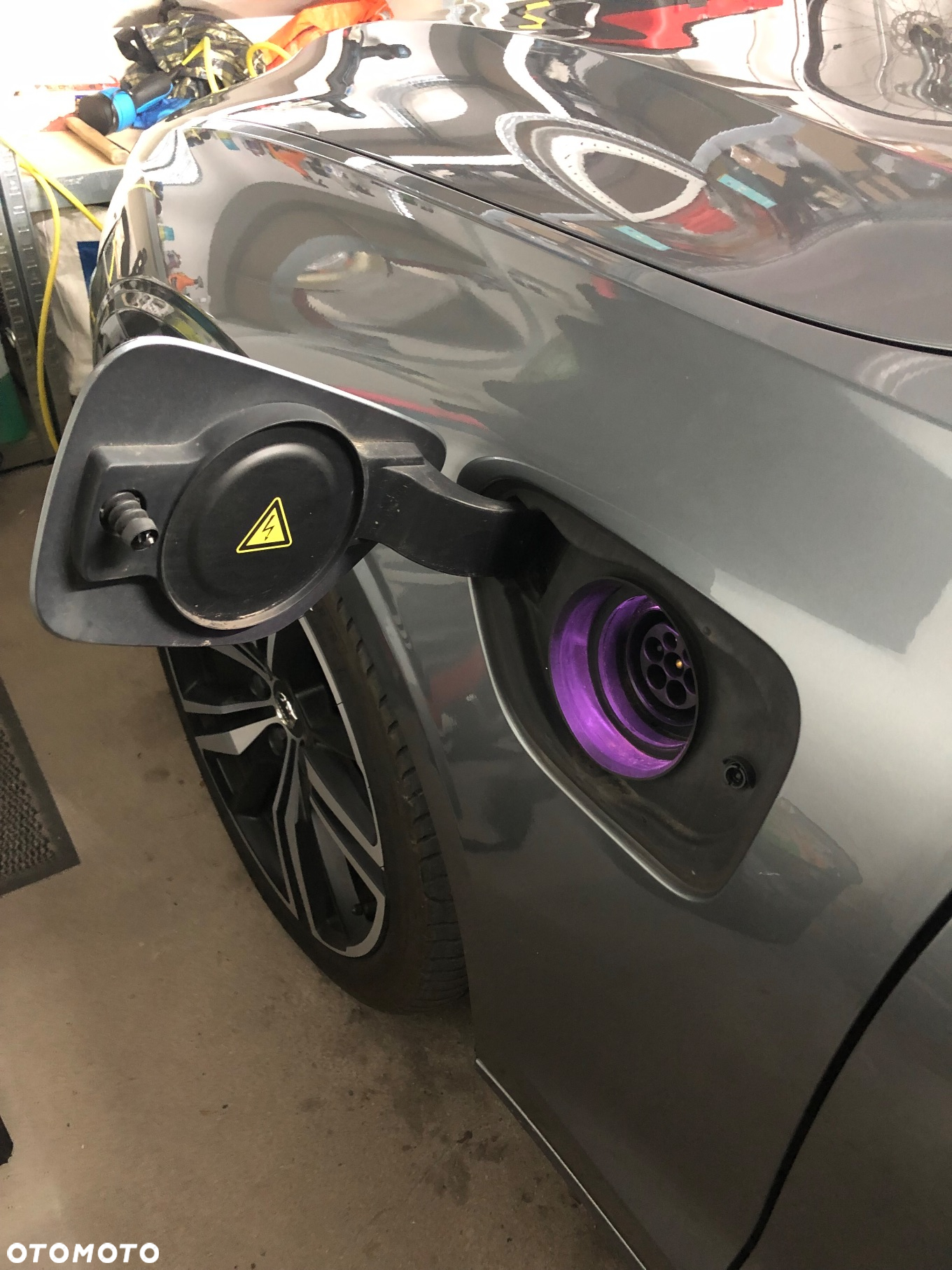 Volvo V60 T8 AWD Plug-In Hybrid R-Design - 36
