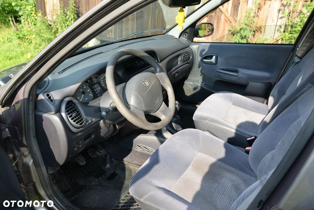 Renault Megane 1.9 dTi Authentique - 8