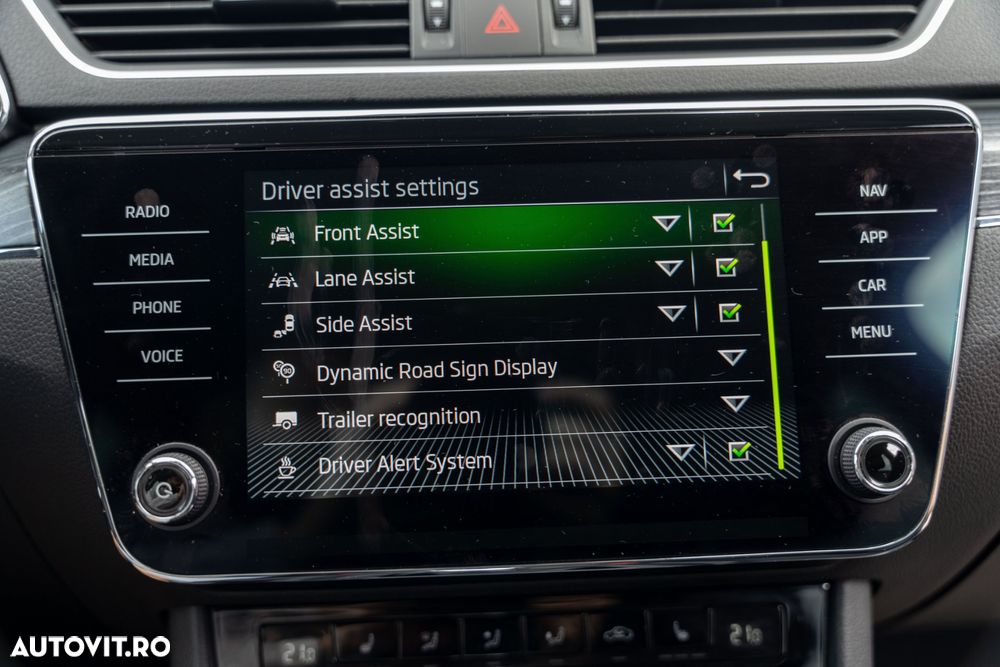 Skoda Superb 2.0 TDI DSG Sportline - 31