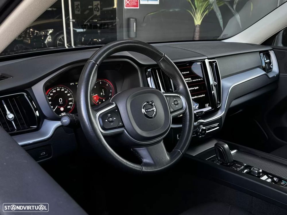 Volvo XC 60 2.0 B4 Momentum Plus - 16