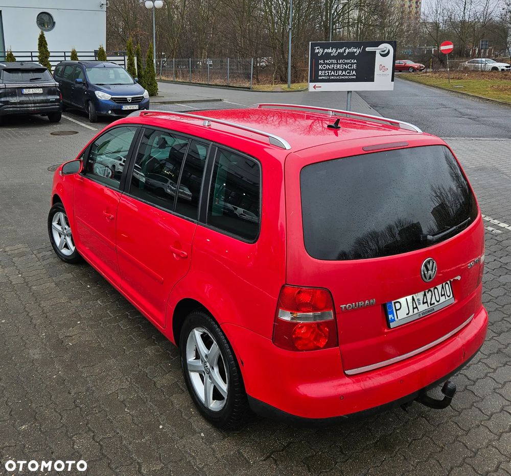 Volkswagen Touran 2.0 TDI DPF Trendline DSG - 4