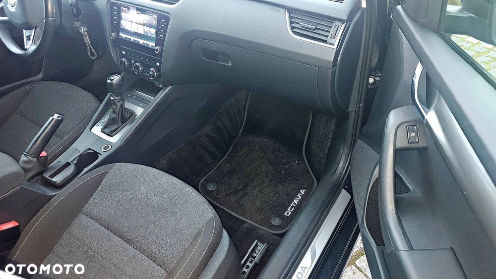 Skoda Octavia Combi 2.0 TDI DSG Edition - 12