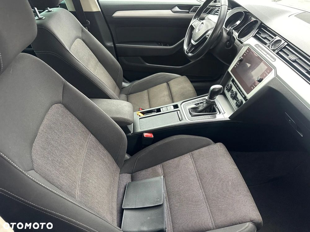 Volkswagen Passat 1.8 TSI BMT Comfortline - 23