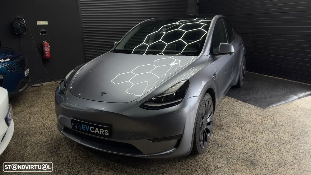 Tesla Model Y Performance Dual Motor AWD - 8