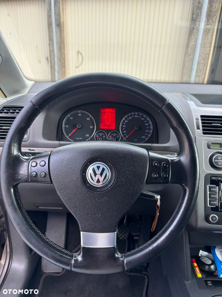 Volkswagen Touran 2.0 TDI Highline - 8