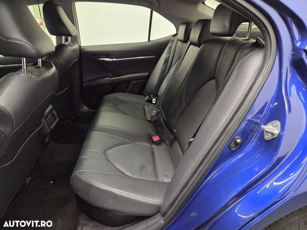 Toyota Camry - 6