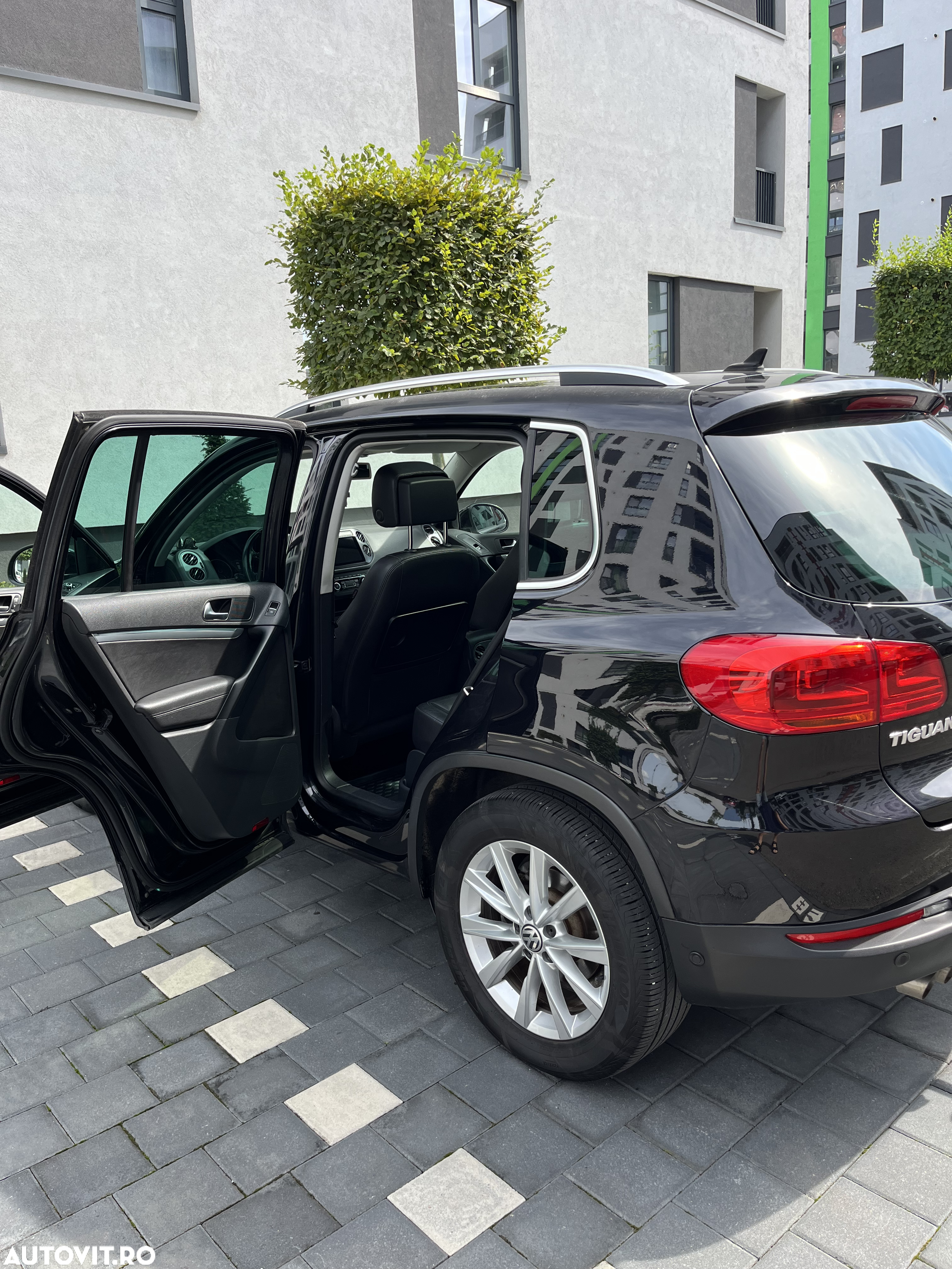 Volkswagen Tiguan 2.0 TDI 4Motion DSG Sport & Style - 6