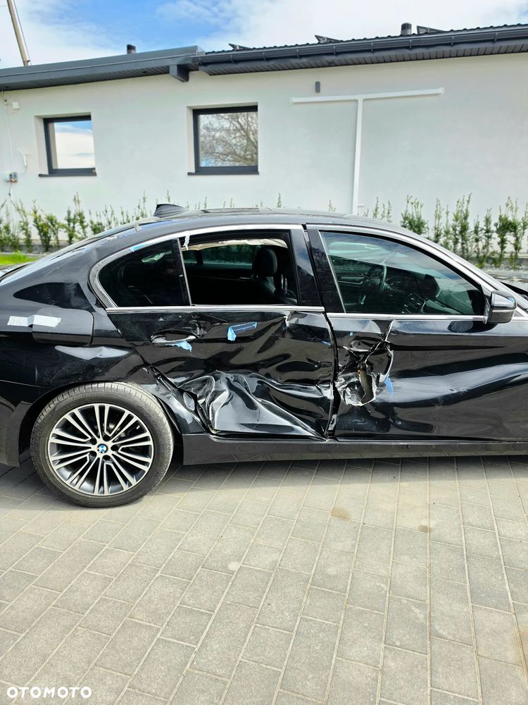 BMW Seria 5 520i Sport Line - 9