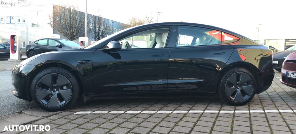 Tesla Model 3 Standard Reichweite Plus Hinterradantrieb - 3