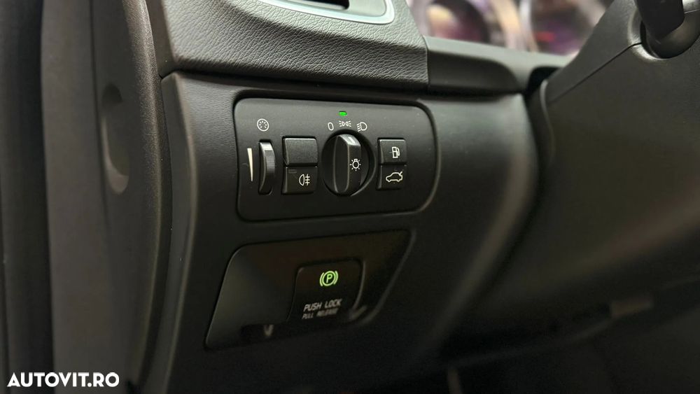 Volvo V60 D3 Momentum - 24