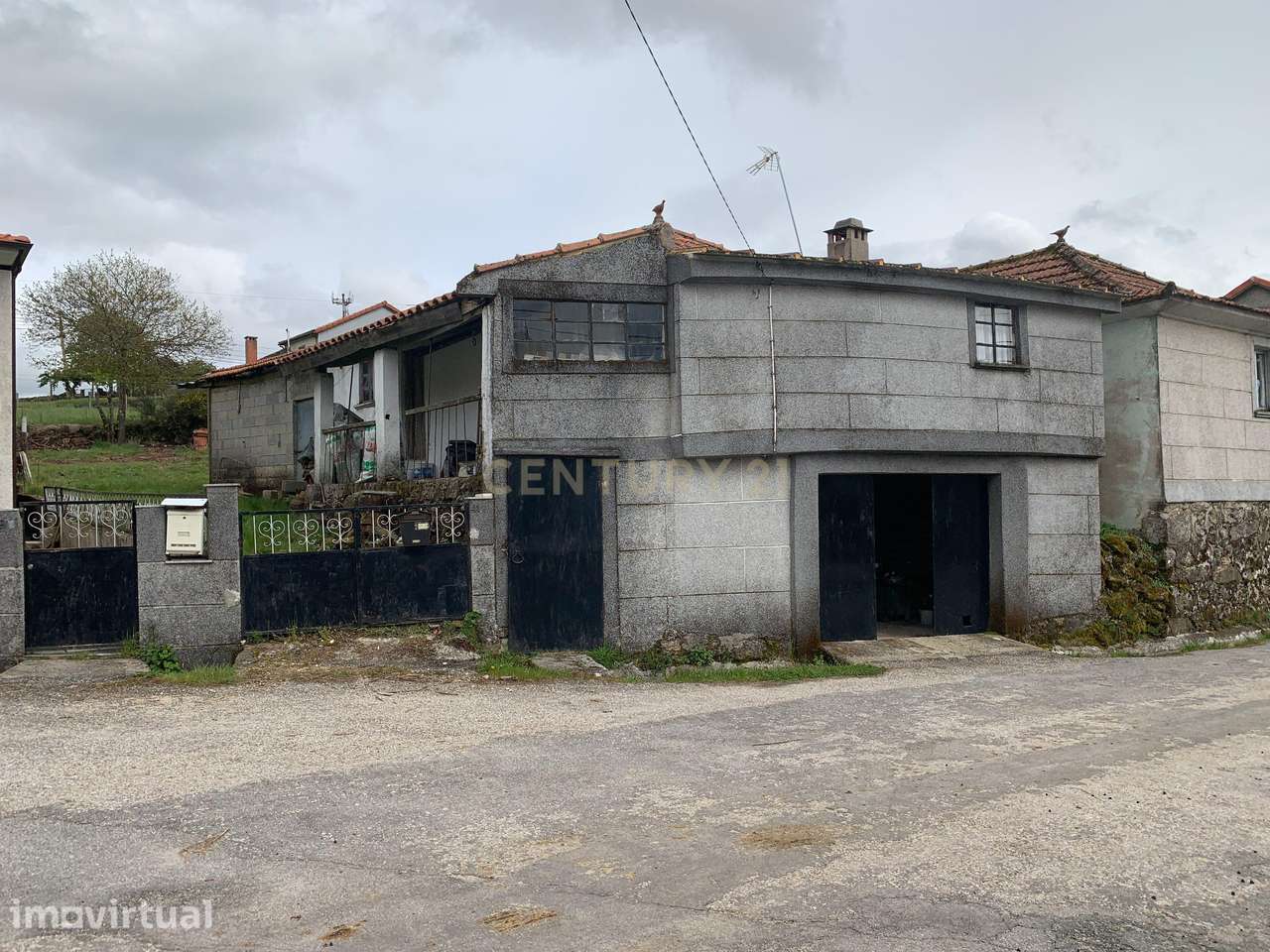 Casa em Pedra com Garagem e Terreno na Zona do Gerês – A 2 Km do Rio R - Grande imagem: 2/60