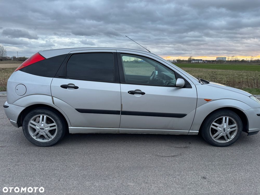 Ford Focus 1.8 DI Futura - 4