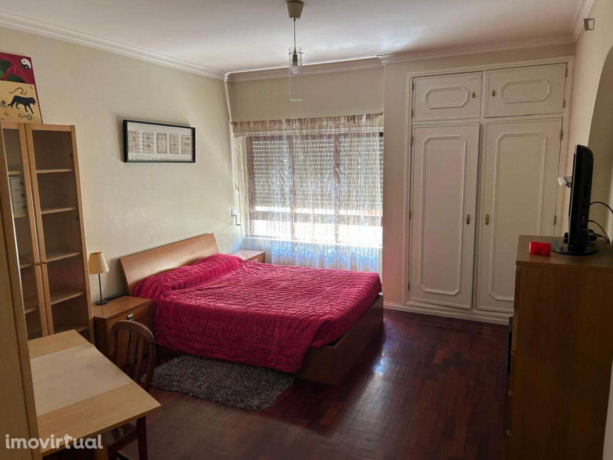 Quarto - localizado em Algés Lisbon - Grande imagem: 3/6