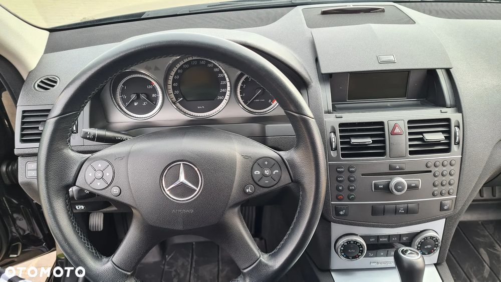 Mercedes-Benz Klasa C 180 CGI Automatik BlueEFFICIENCY Avantgarde - 10