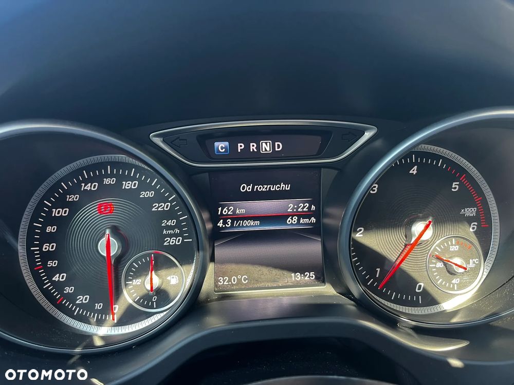 Mercedes-Benz CLA - 38