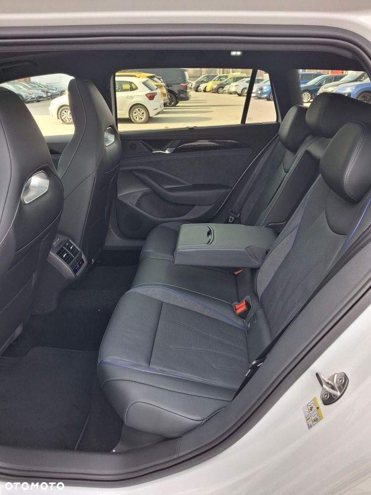 Volkswagen Passat - 17