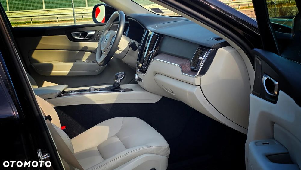 Volvo XC 60 T5 AWD Geartronic Momentum - 17
