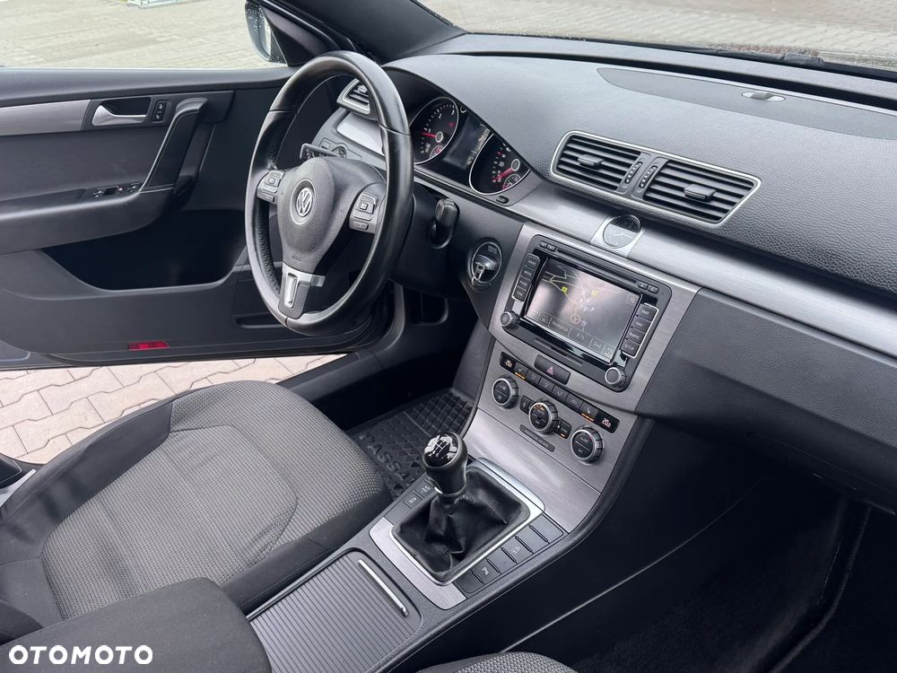 Volkswagen Passat - 38