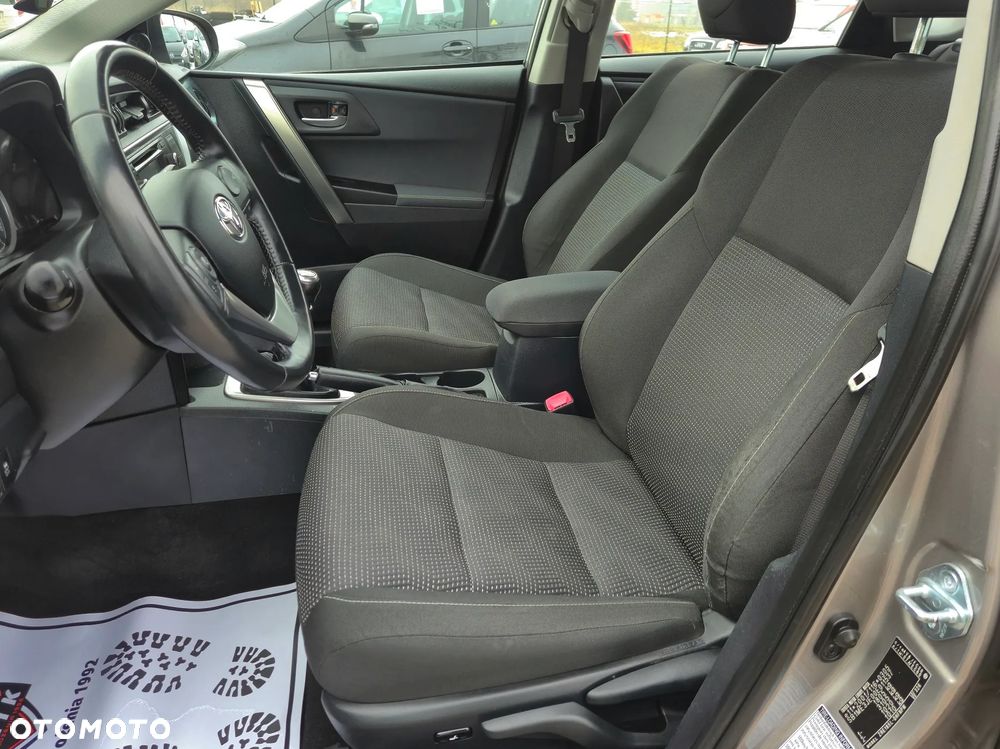 Toyota Auris 1.6 Executive - 17