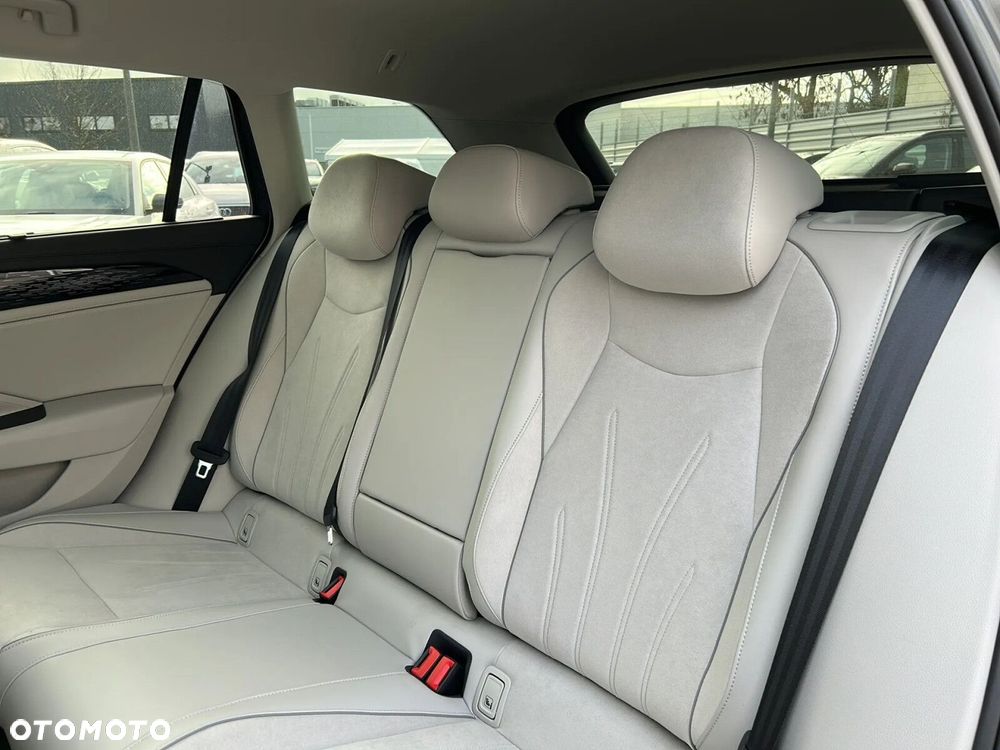 Volkswagen Passat Variant - 7