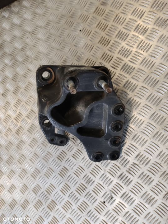 Mocowanie kolumny przekładni  przód Renault Gama d r19,5 - 1