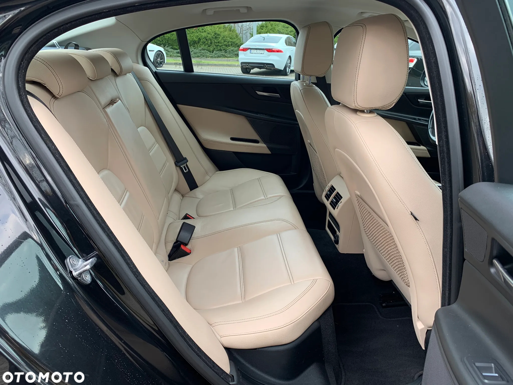 Jaguar XE 2.0 D Prestige - 17