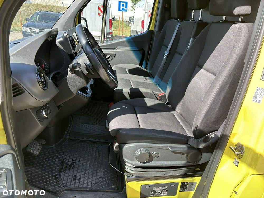 Mercedes-Benz Sprinter - 11