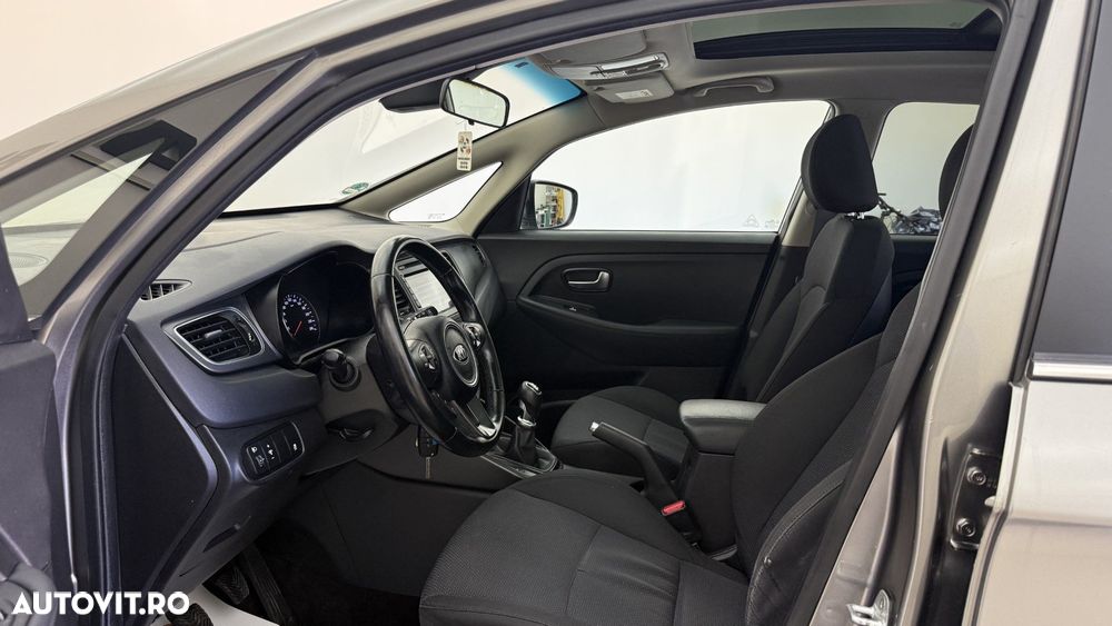 Kia Carens - 12