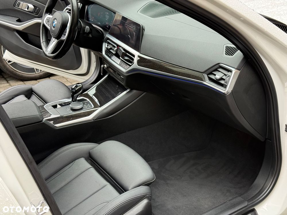 BMW Seria 3 330i xDrive M Sport - 20