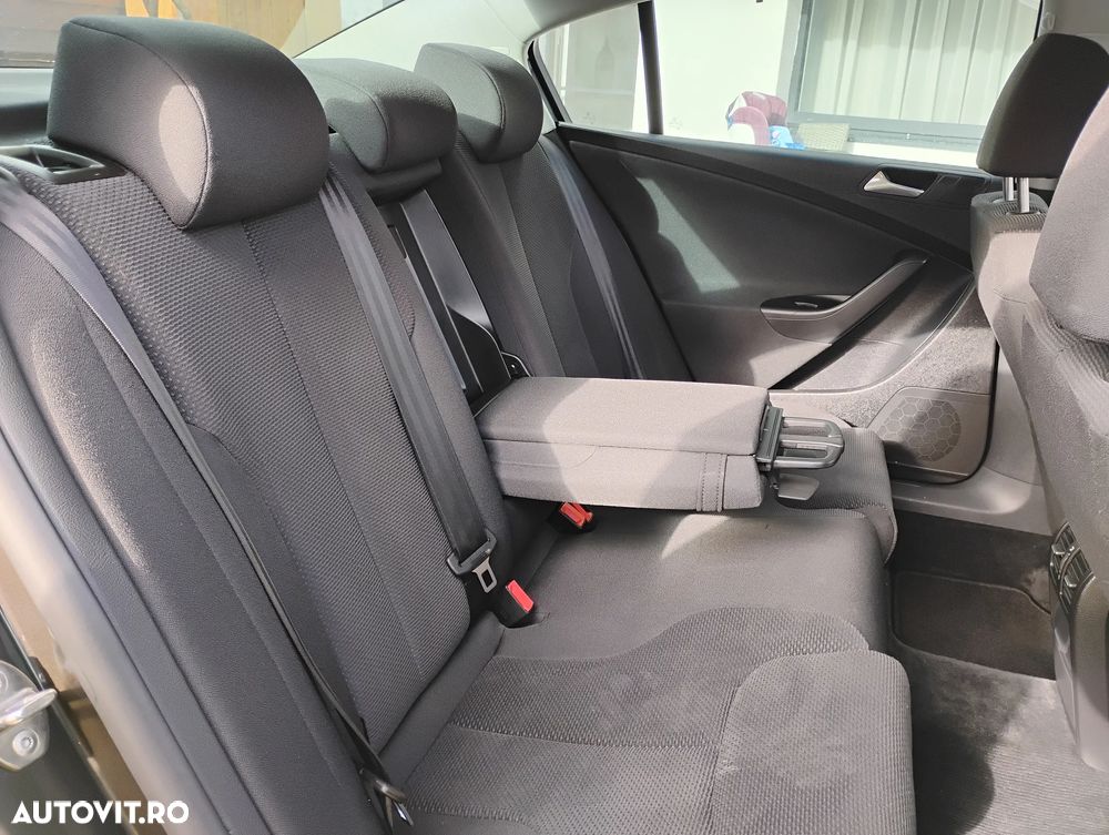 Volkswagen Passat 2.0 TDI DPF BlueMotion Technology Comfortline - 6