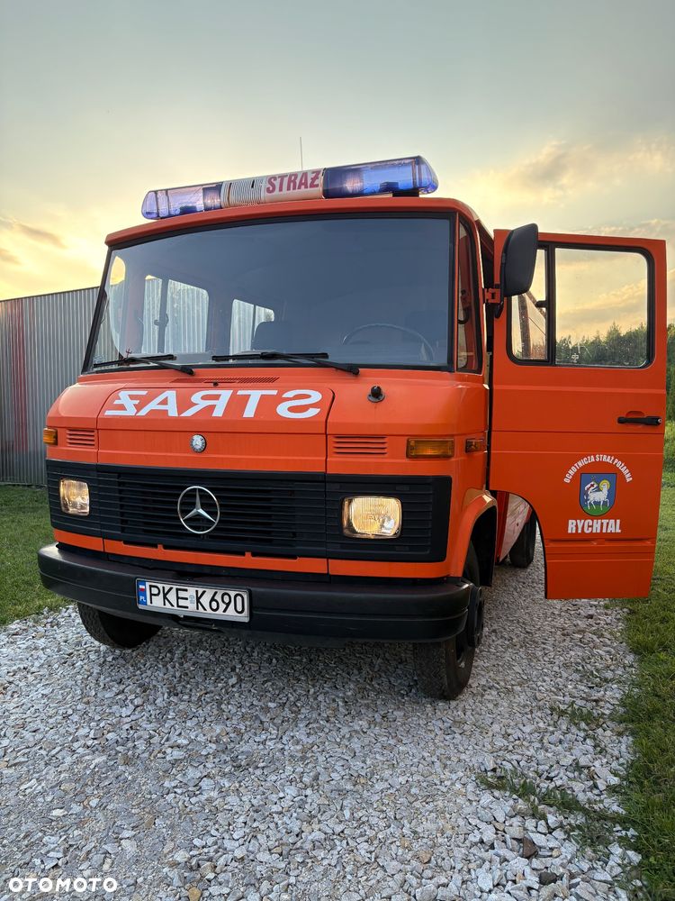 Mercedes-Benz 407D - 2