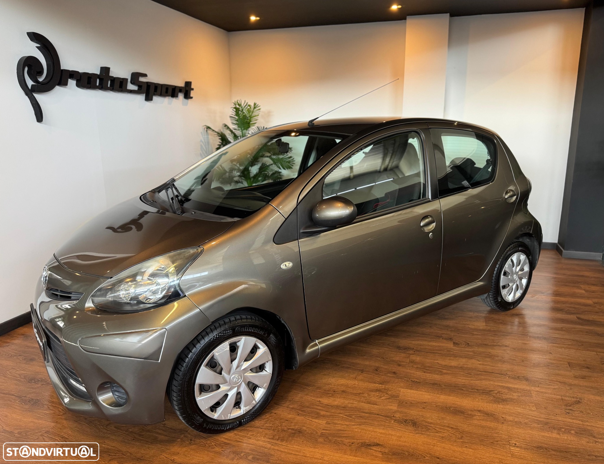 Toyota Aygo 1.0 X-Play+AC - 3