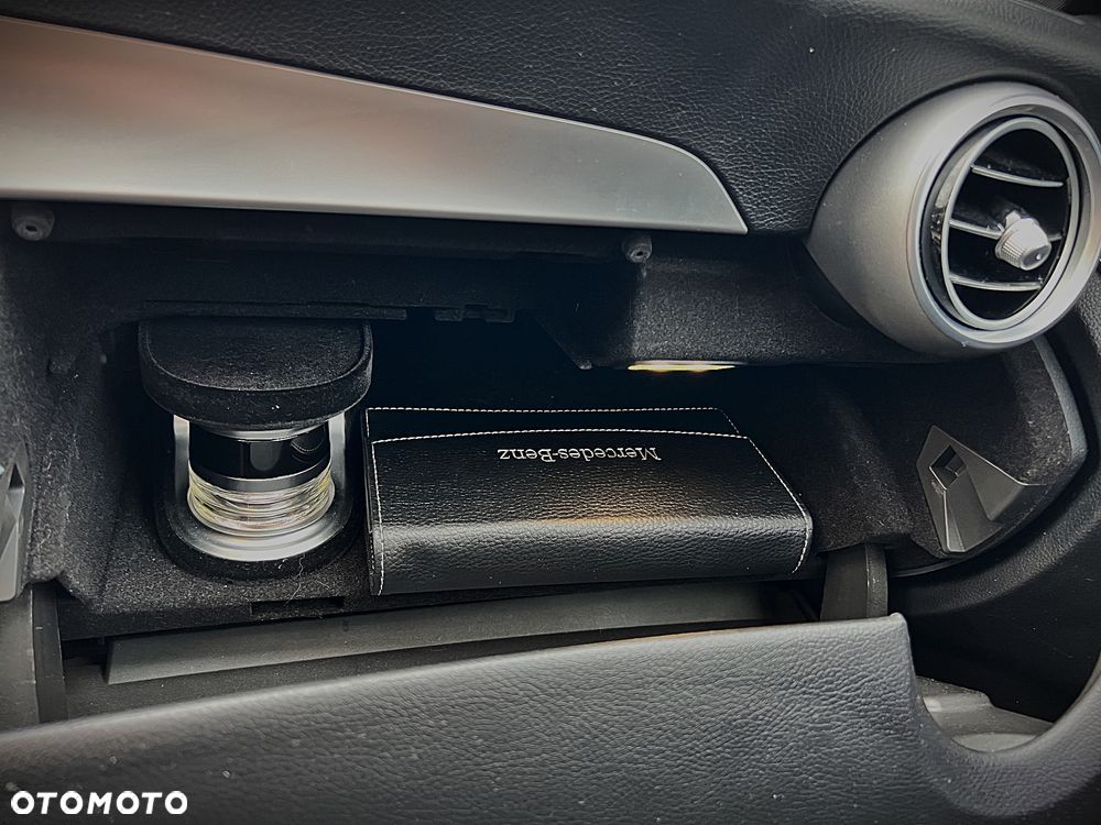 Mercedes-Benz Klasa C 200 4Matic 9G-TRONIC - 38