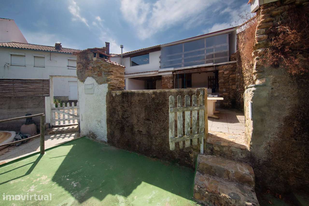 Moradia T3 com Jardim + Apartamento T2 Independente | A apenas 100 met - Grande imagem: 4/42