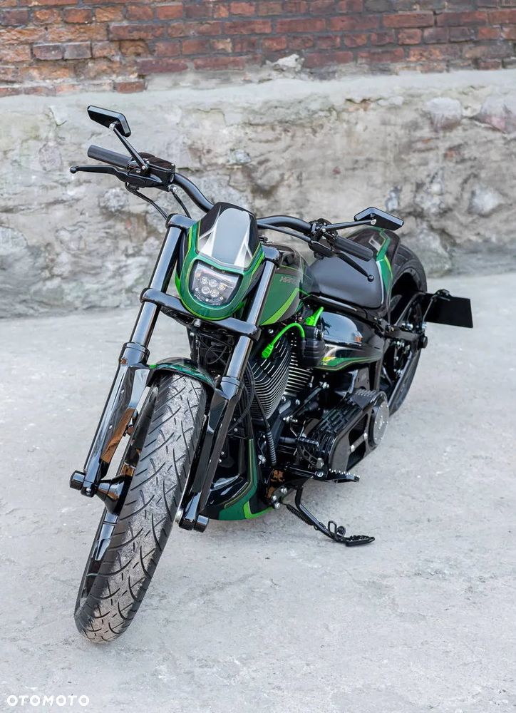 Harley-Davidson Softail Breakout - 12