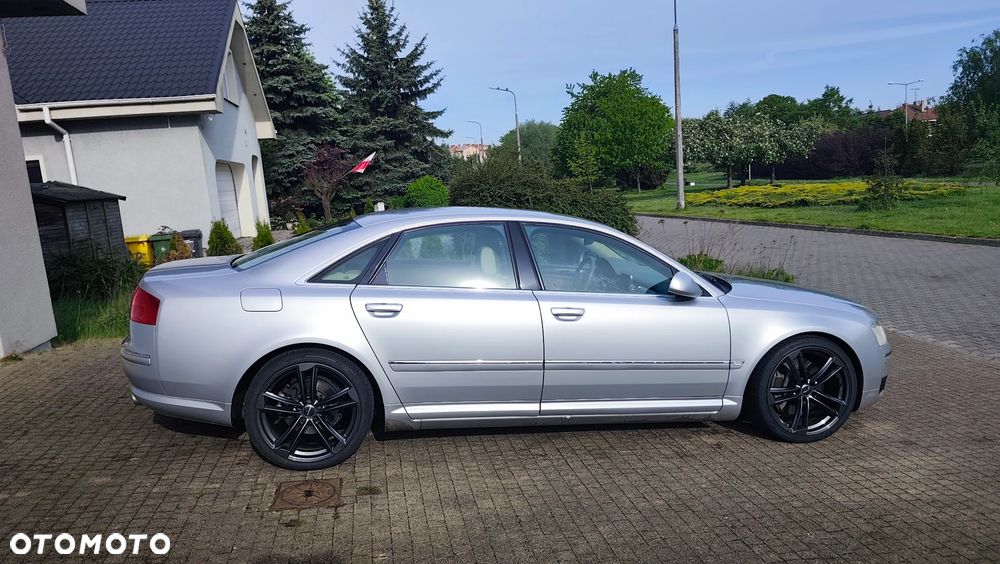 Audi A8 4.2 Quattro - 21