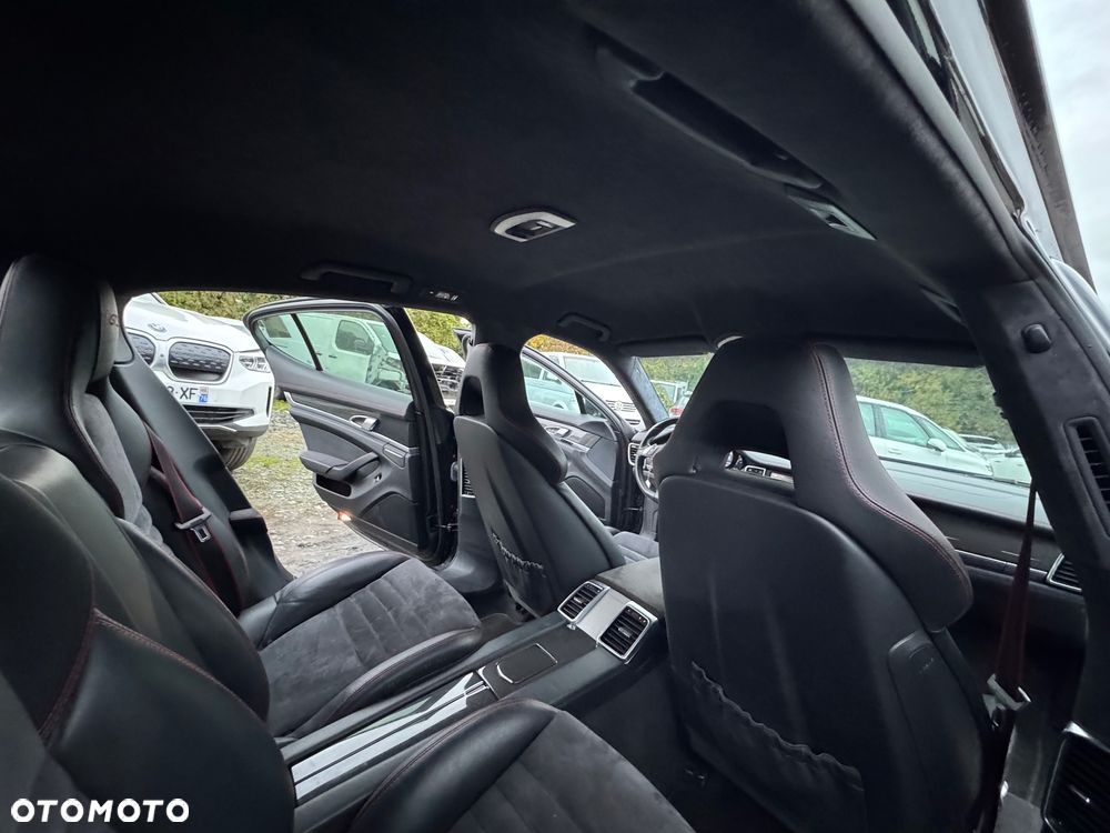 Porsche Panamera GTS PDK - 14