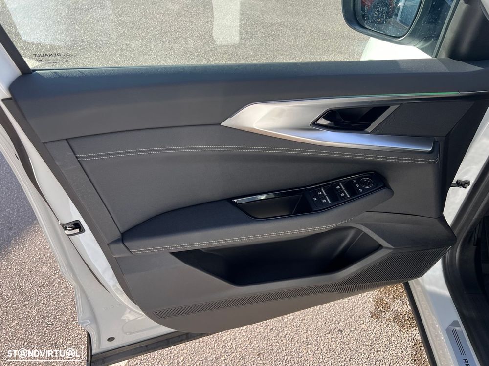 Renault Austral 1.2 E-Tech Iconic - 14