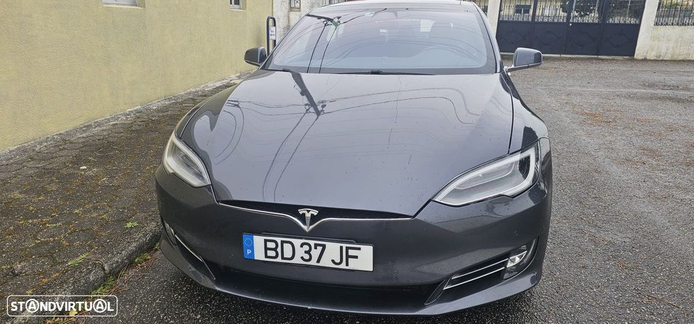 Tesla Model S - 3