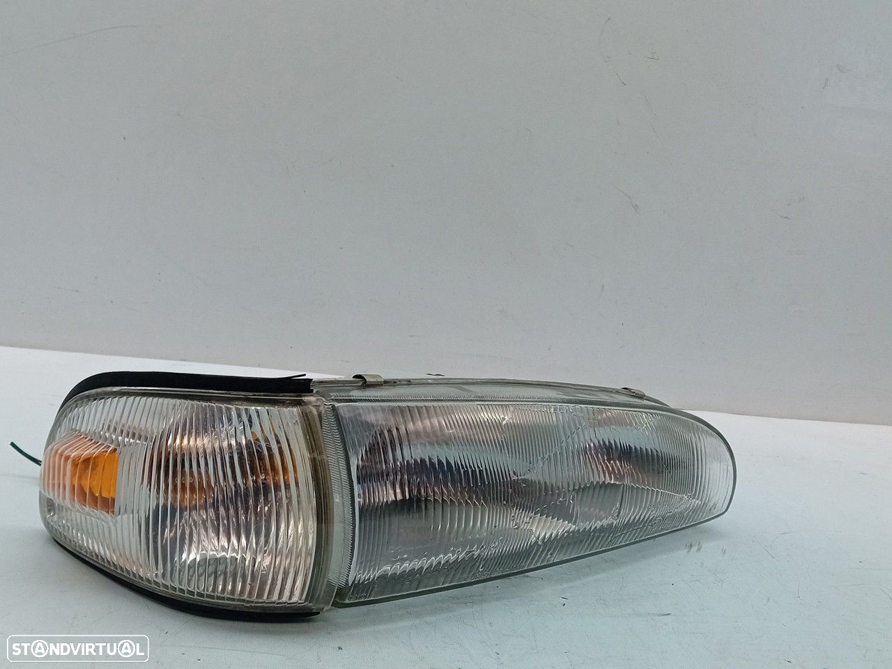 Ótica / farol direita HYUNDAI H100 - 2
